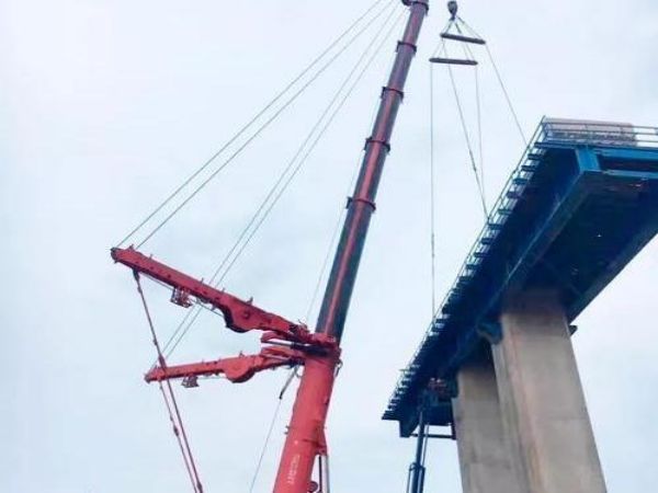 临西县吊车出租公司电话_辉煌设备起重吊装公司拥有8吨至300吨